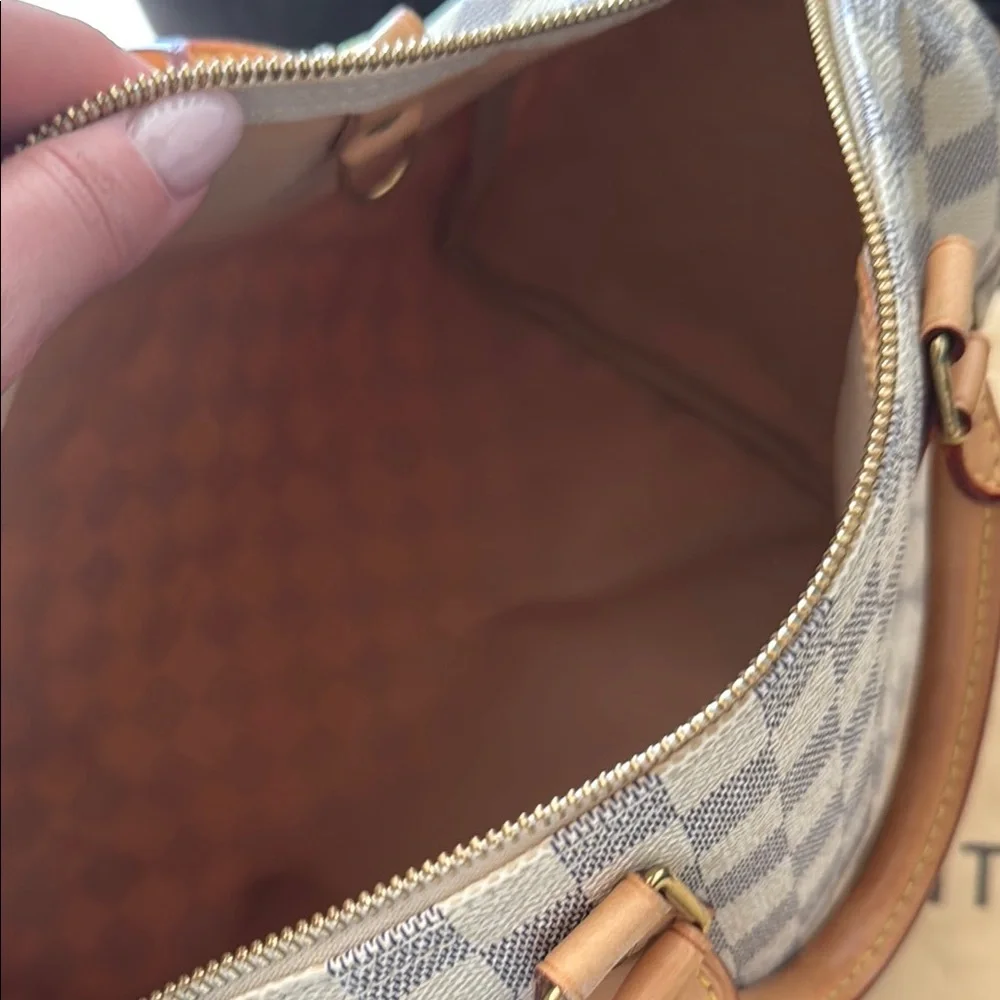 Louis Vuitton Checkered Handbag - White and Tan great condition!!! - Picture 4 of 5